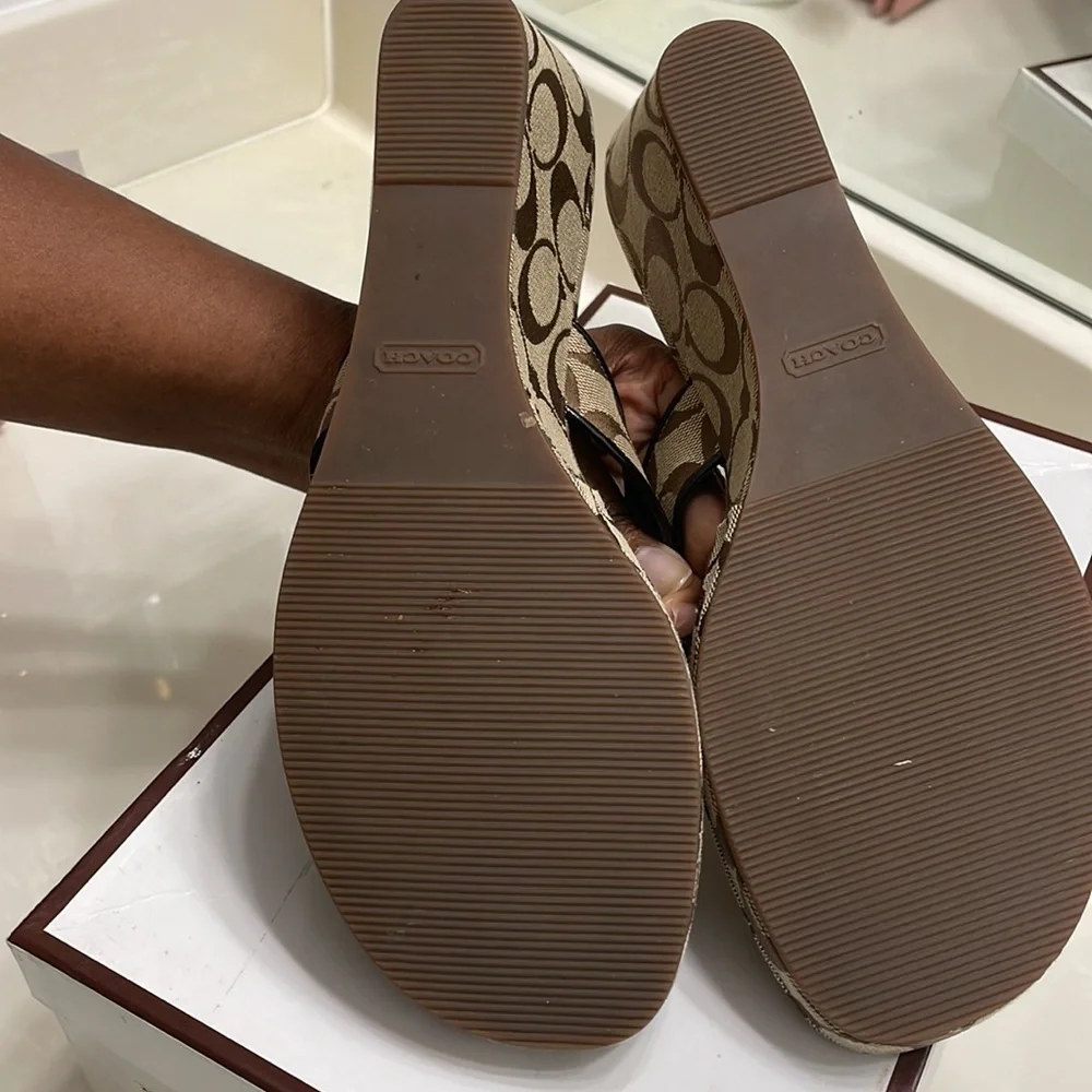 Coach - Picture 3 of 5